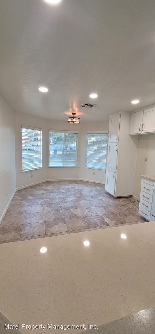 Building Photo - 3 br, 2 bath House - 2604 Medinah Ct