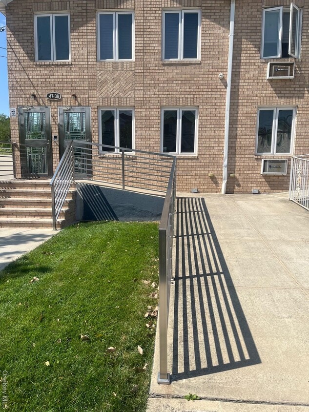 Primary Photo - 147-38 Springfield Ln