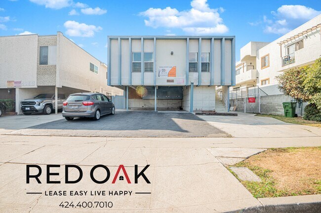 Foto del edificio - 4061 McLaughlin Ave