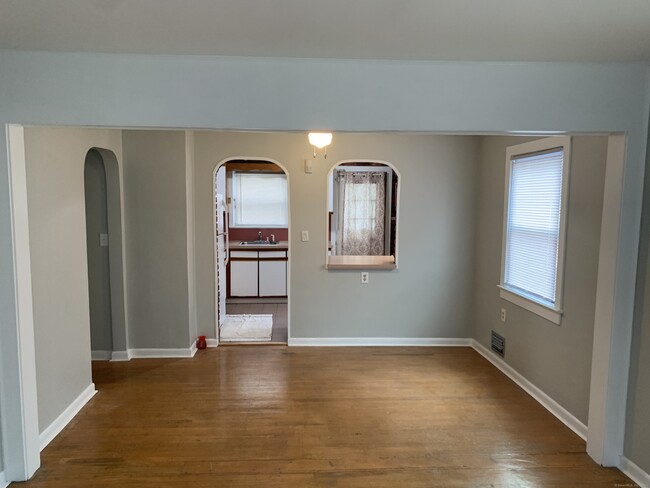 Building Photo - 76 Henry Ave
