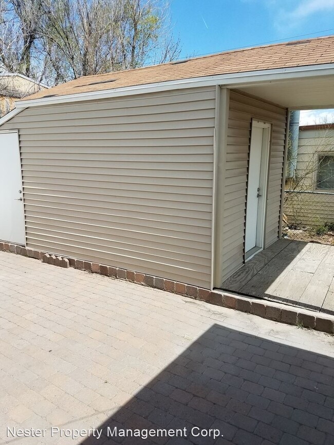 Building Photo - 3 br, 1 bath House - 844 E. Fountain Blvd