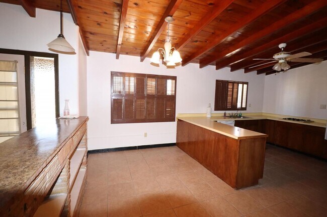 Building Photo - 3 Bedroom 2 Bathroom