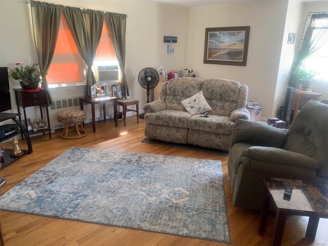 Building Photo - 565 E Hudson St