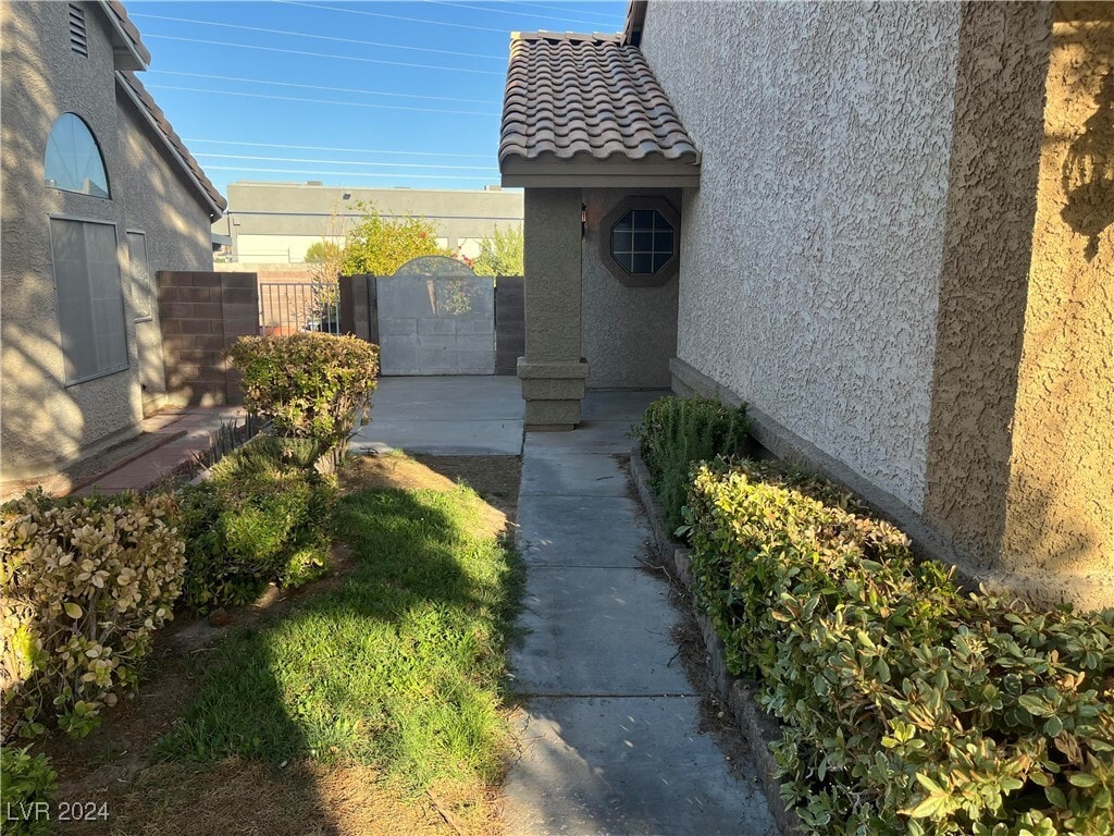 Primary Photo - 740 Panhandle Dr