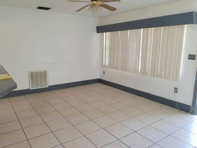 Foto del edificio - 331 51st St Ct W