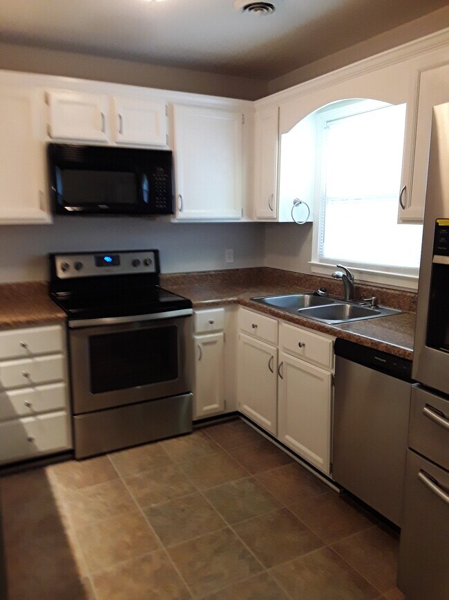 Foto del edificio - 621 Six Lakes Dr