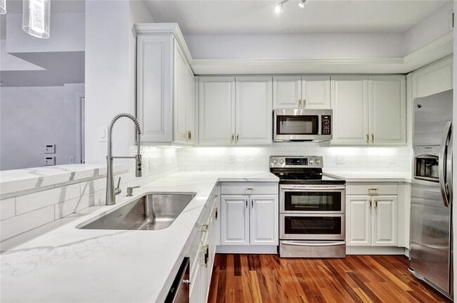 Building Photo - 2421 NE 65th St