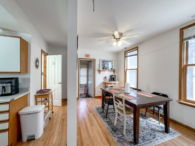 Foto del edificio - 1414 W Henderson St