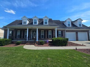 Building Photo - 2815 Prioress Dr