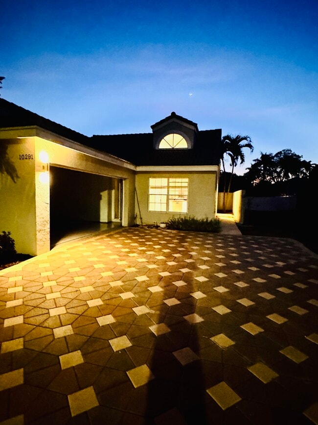 Photo - 10291 Fanfare Dr House