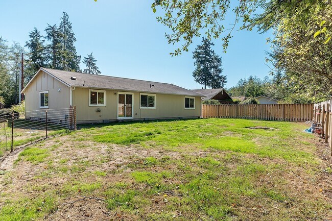 Building Photo - Spacious Coupeville Home! Dogs are Negotiable!