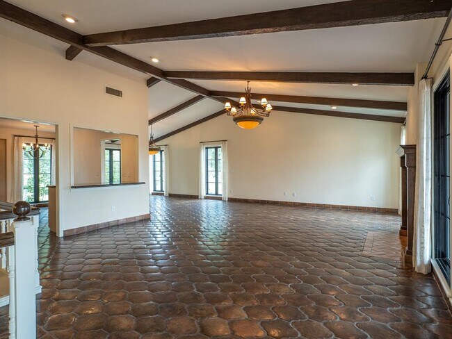 Building Photo - 38 Club Estates Pky
