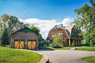 Building Photo - 11 Green St