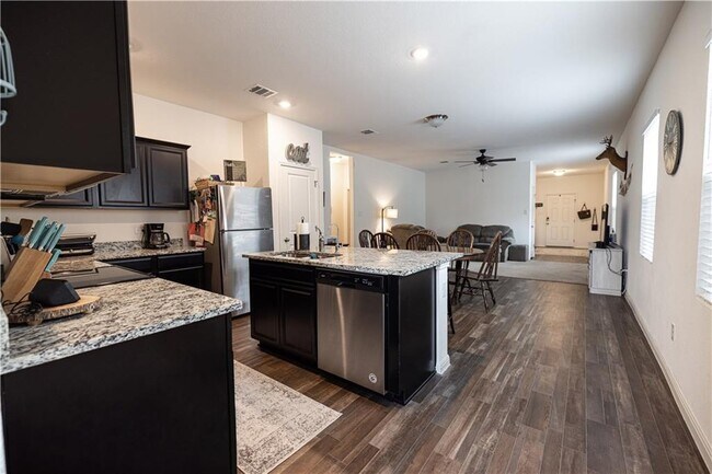 Foto del edificio - 114 Woodpecker Run