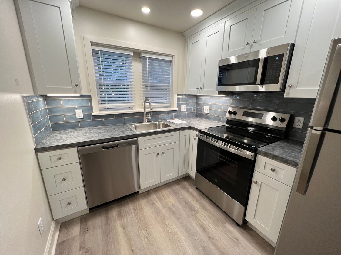 Foto principal - Newly Renovated 1 Bedroom with Washer & Dryer in Neffsville, Electric included!
