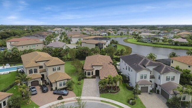 Building Photo - 9931 Bozzano Dr