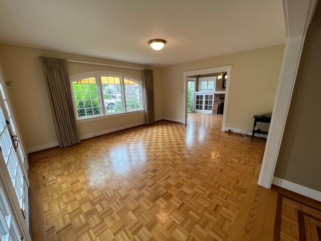 Building Photo - 2201 Park Ave