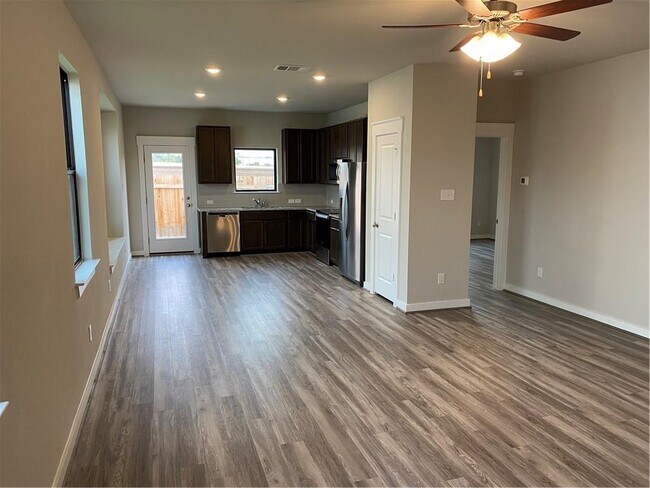 Building Photo - 313 Fieldwood Dr