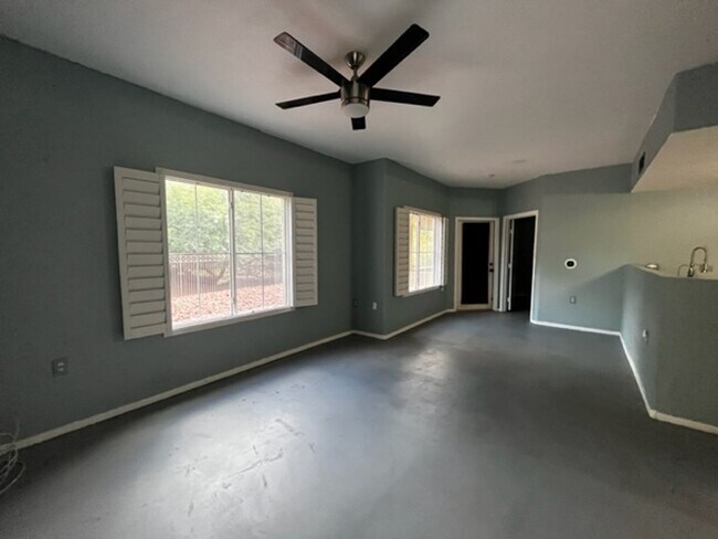 Building Photo - Welcome to this beautiful 2-bedroom, 2-bat...