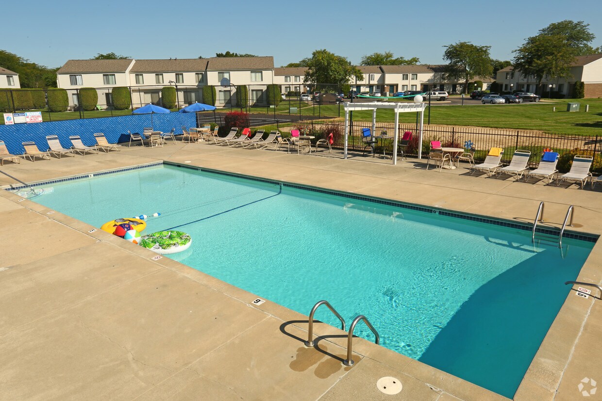 Waters Landing Apartments 42201 Harbour Towne Dr Saginaw, MI