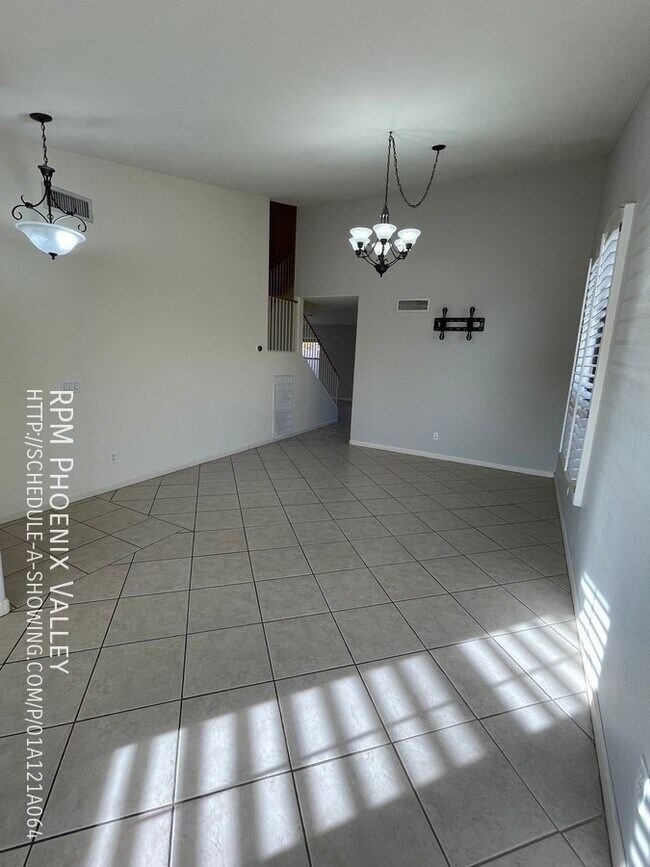 Building Photo - 4 bed/2.5 bath Peoria Home *NEW* Paint, *N...