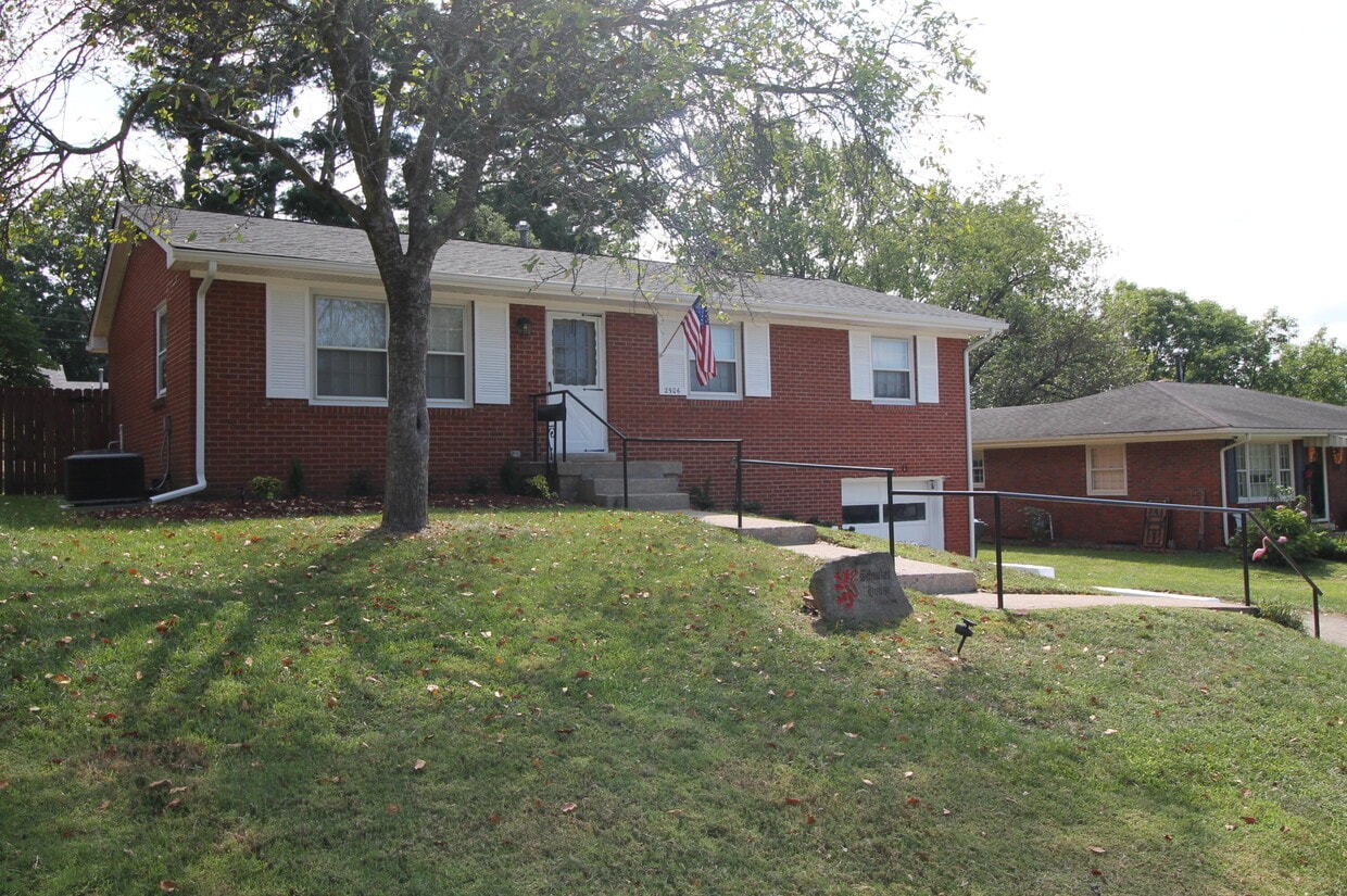 Primary Photo - 2906 Brigadoon Pkwy