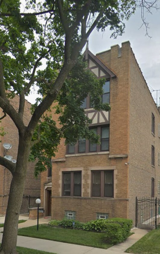 Primary Photo - 8929 S Blackstone Ave