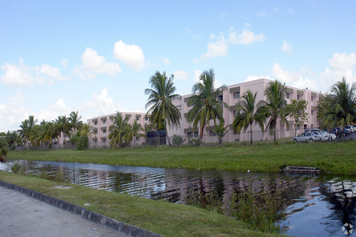 Primary Photo - Las Palmas Senior Living