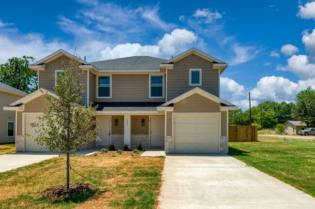 Building Photo - COMING SOON! 3 BEDROOM DUPLEX LOCATED IN WHITERIGHT, TEXAS!