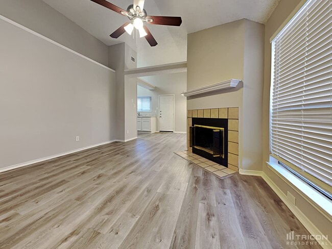 Building Photo - 906 Sylvan Creek Dr