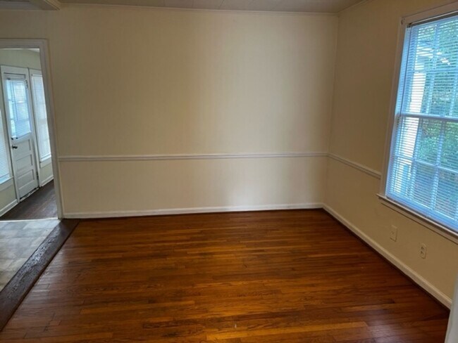 Building Photo - Cute 3BD/2B Home in Great Location!