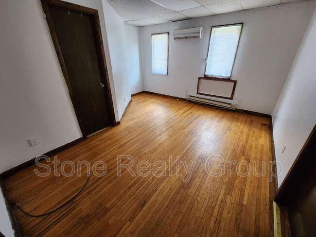 Building Photo - 509 S 5th St