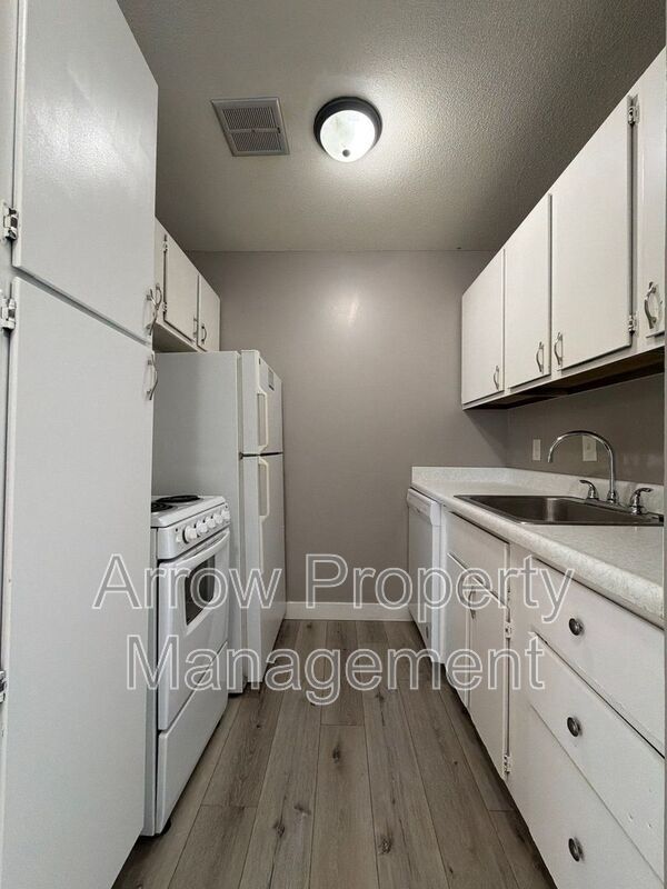 Building Photo - 1111 E Street