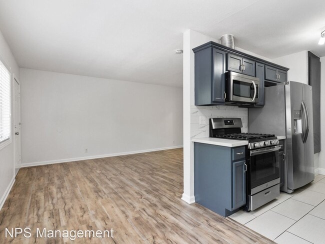 Building Photo - 1 br, 1 bath Apartment - 10227 S. 10th Ave...