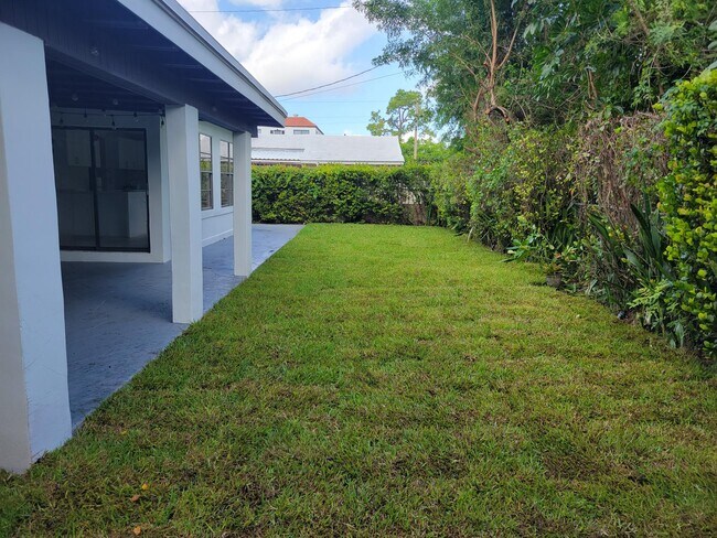 Building Photo - 53 Alcantarra Ave