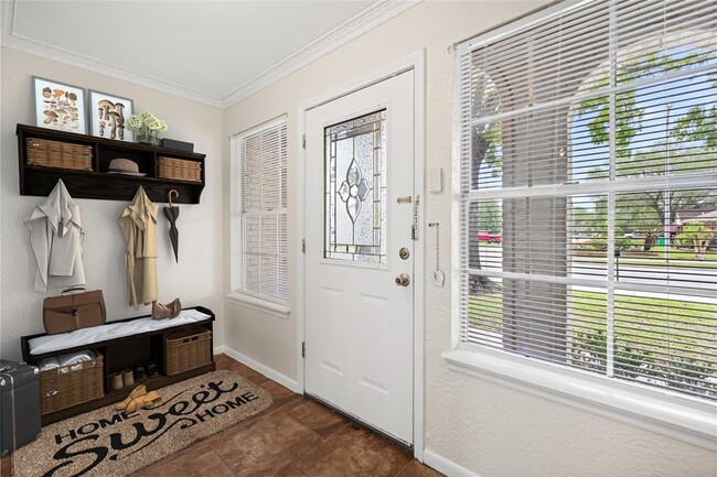Foto del edificio - 3709 Edgebrook Dr