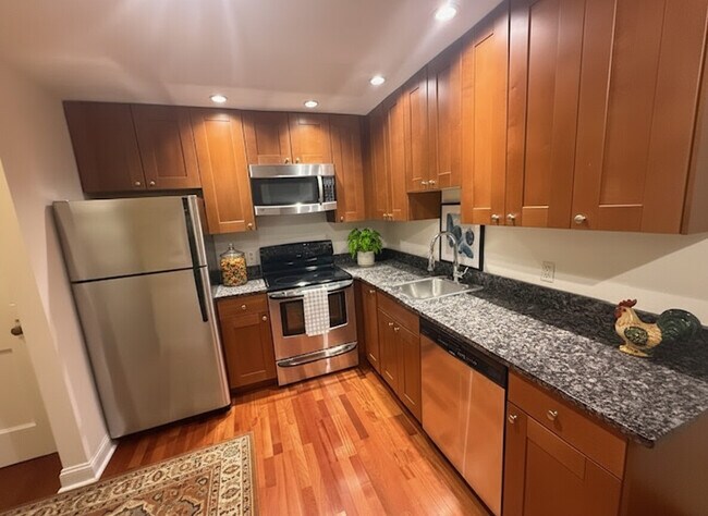 Photo - 1324 Locust St Apartment