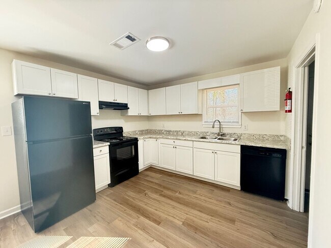 Foto del edificio - 1615/1617 Cedar Shoals Dr