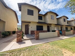 Building Photo - 170 E Guadalupe Rd