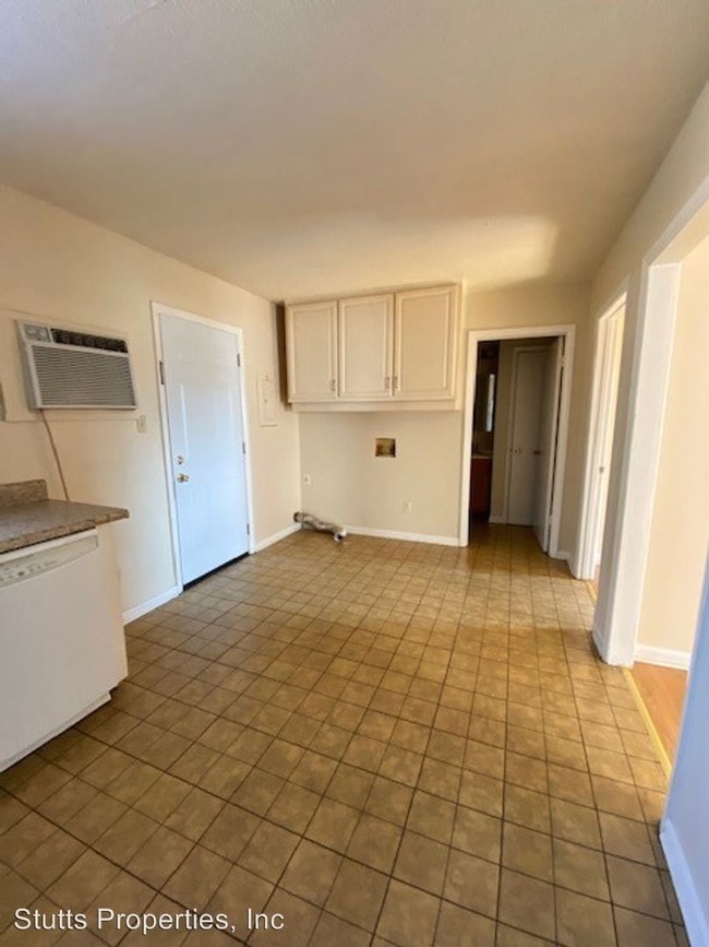 Building Photo - 500 W 1st St