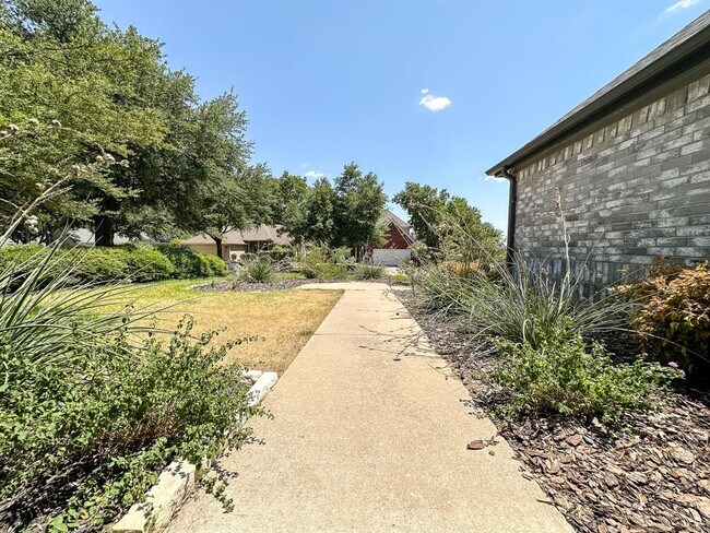 Building Photo - 201 Rio Vista Dr