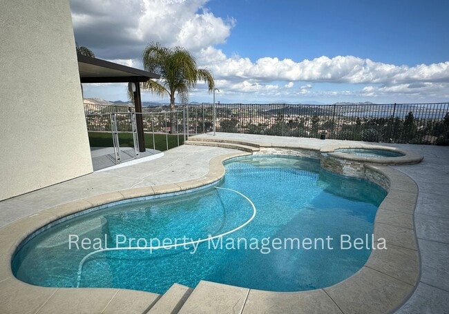 Foto del edificio - Lakeview Pool Retreat in a Private Cul-de-Sac Setting