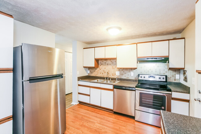 Building Photo - Beautiful Bi-Level Home!