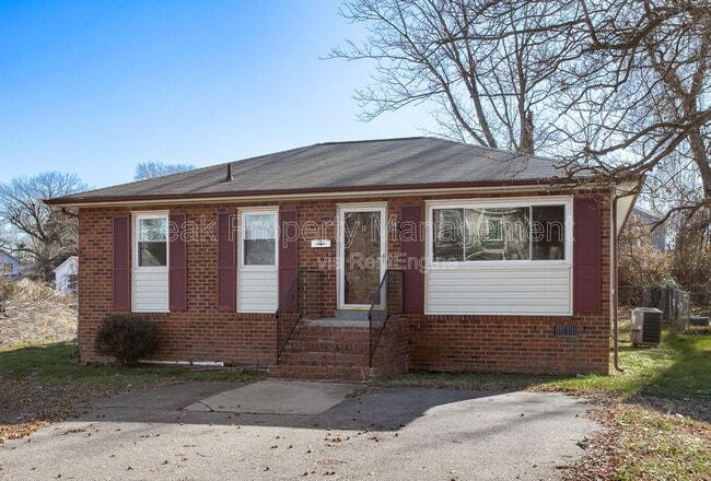 Building Photo - 11 N Fern Ave