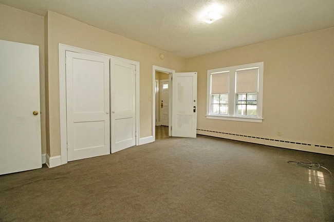 Building Photo - 815 5th Ave S