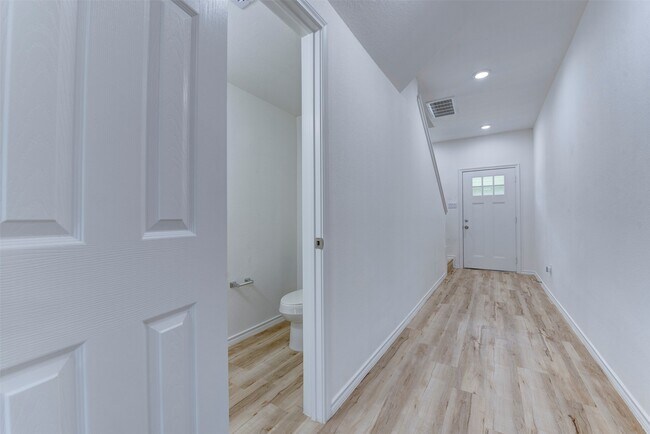 Foto del edificio - 8202 Homewood Ln