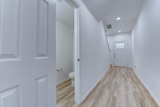 Building Photo - 8203 Woodlyn Rd