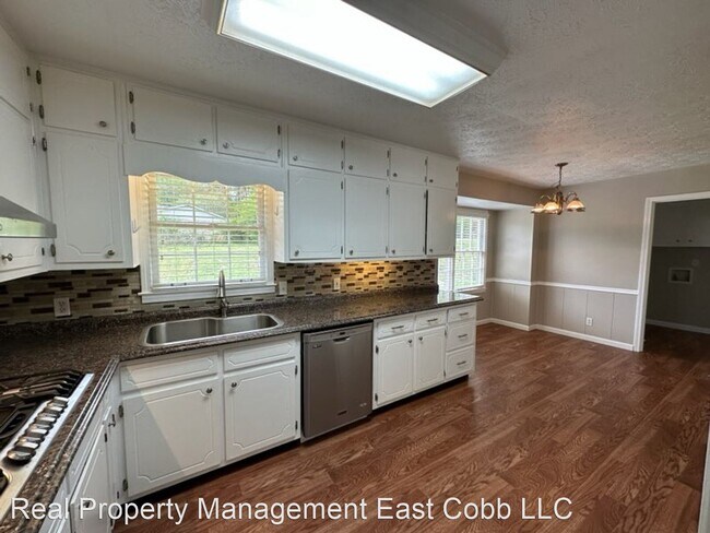 Foto del edificio - 3 br, 2 bath House - 2260 Pinehurst Road