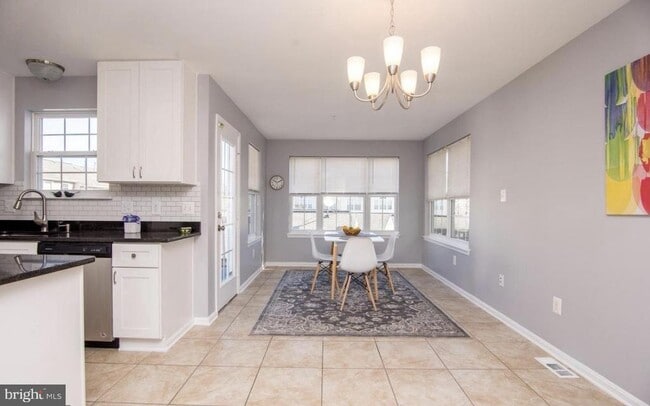 Foto del edificio - 8800 Community Square Ln