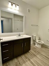 B1 Guest Bath - Azalea Bay Apartments